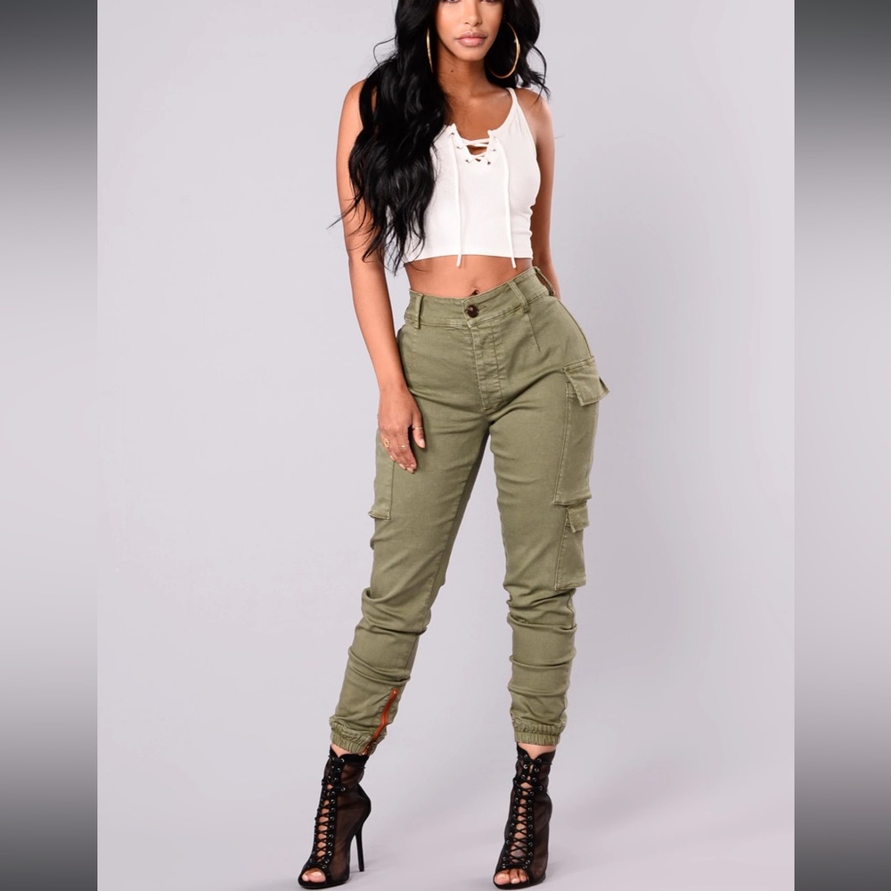 NWT- Fashion Nova Kalley Cargo Pants